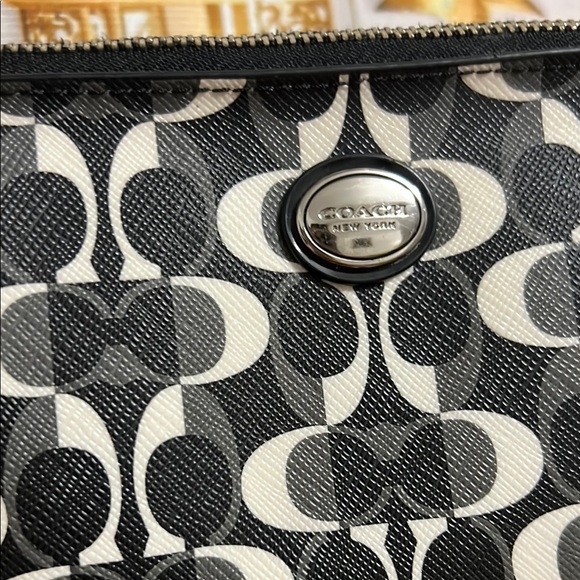 Coach Black and White and dark Olive  Signature Shoulder Bag - Picture 2 of 12